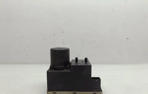 Audi A4 S4 B5 8D Central locking vacuum pump 8L0862257E 190997