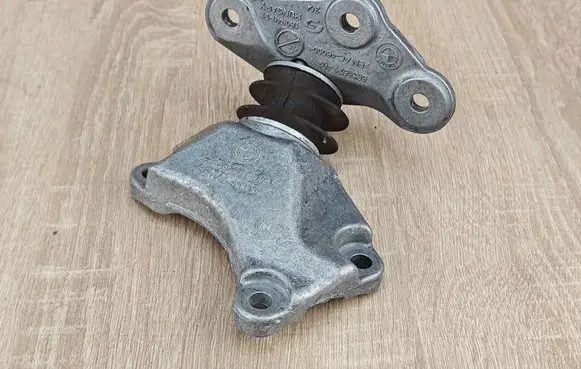 BMW 4 G22 G23 G24 G26 Gearbox mounting bracket 6861570 6861571