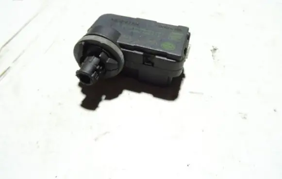 Headlight level adjustment motor