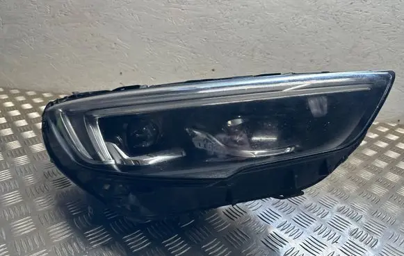 Opel Insignia B Headlight/headlamp 39165282 300474909 10504300002