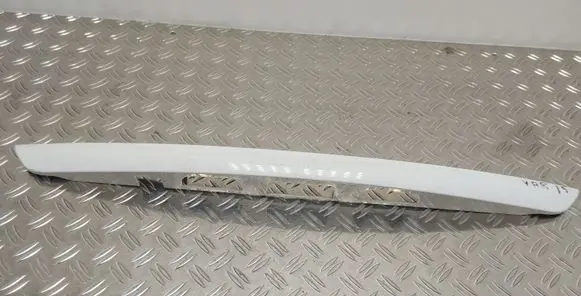 Toyota Yaris Trunk door license plate light bar 768010D552 768110D540