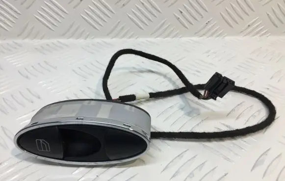 Mercedes-Benz E W211 Electric window control switch 2118211351