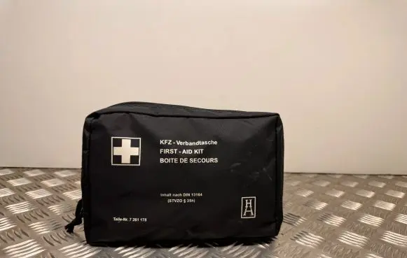 BMW 3 F30 F35 F31 First aid kit 7261178