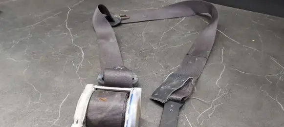 Opel Astra F Front seatbelt 90286922
