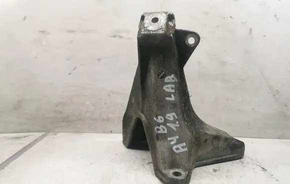 Audi A4 S4 B6 8E 8H Engine mounting bracket 8E0199308D