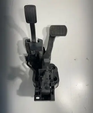 Peugeot 308 Pedal assembly 9832495680 0185166