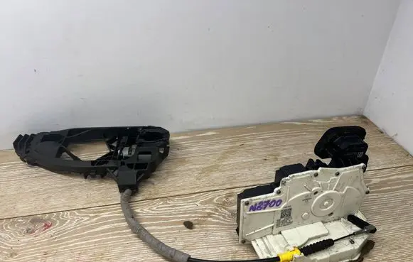 Audi A6 S6 C4 4A Rear door lock 4K0839015Q 40970185
