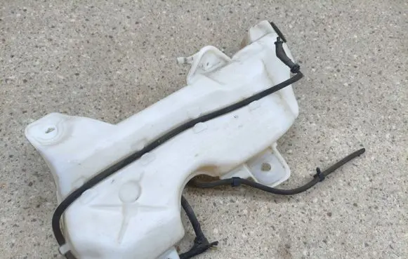 Chrysler Pacifica Windshield washer fluid reservoir/tank 68229314AC 6616