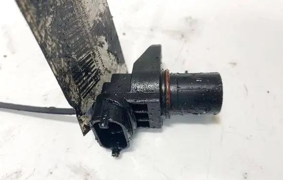 Mercedes-Benz C AMG W204 Camshaft position sensor a0051531328