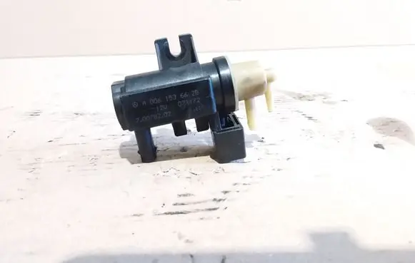 Vacuum valve