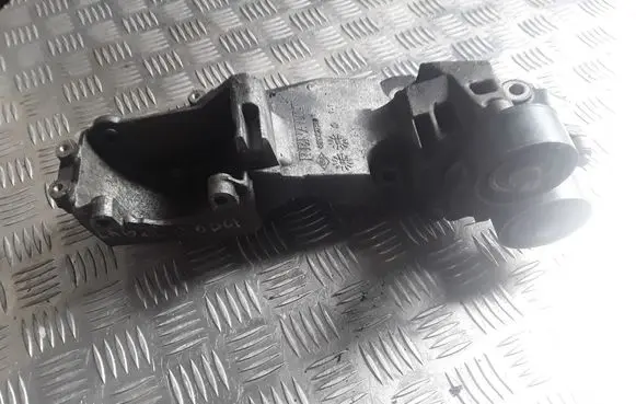 Renault Laguna III Generator/alternator bracket 8200527320