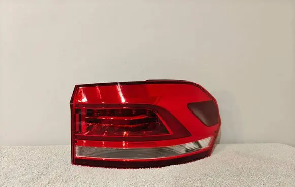 Volkswagen Touran III Rear/tail lights 