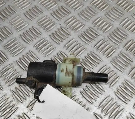 Engine mount vacuum valve