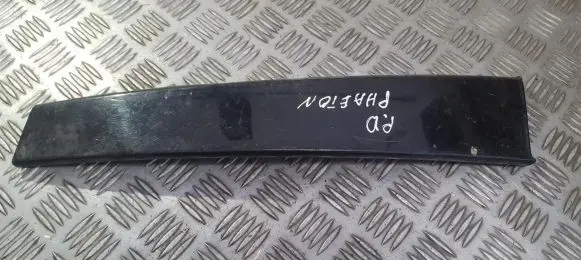 Volkswagen Phaeton Front door glass trim molding