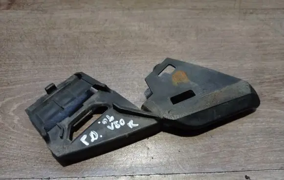 Volvo V50 Headlight/headlamp mounting bracket 30678262