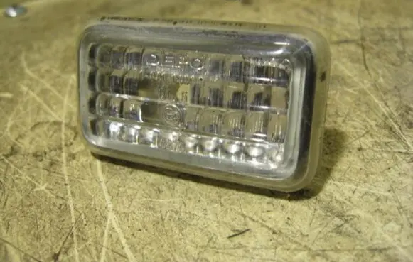 Skoda Octavia Mk1 (1U) Front fender indicator light
