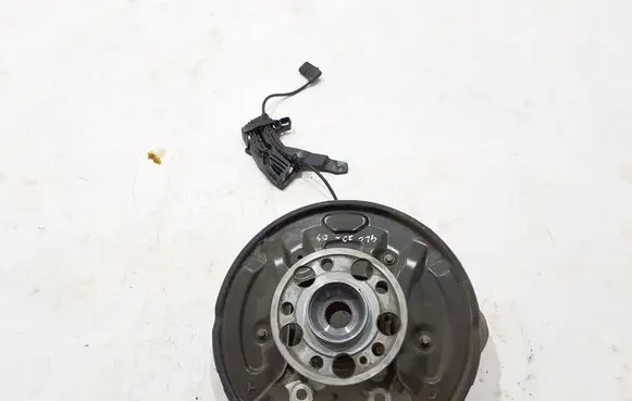 Mercedes-Benz GLC C253 Rear wheel hub A2133503205