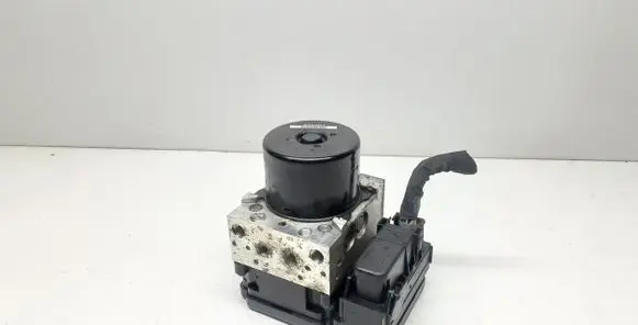Volvo V70 ABS Pump 30681619 P30681619