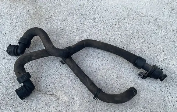 Opel Insignia A Engine coolant pipe/hose 13220138 565563897 13220143