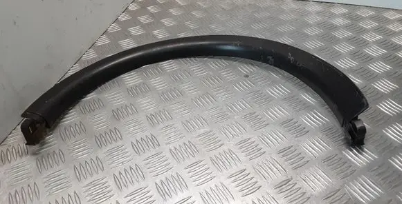 Radiator cooling fan shroud