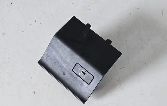 BMW X5 G05 USB socket connector 8711939 9868438