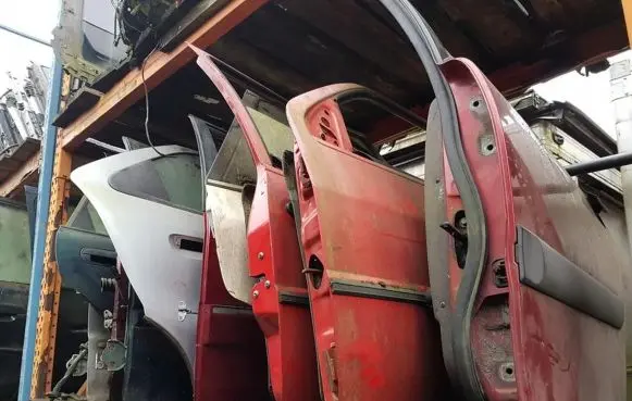 Mitsubishi Lancer Front door baltos