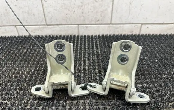 Infiniti QX60 L50 Front door hinge set 