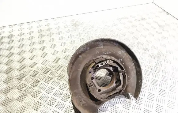 Rear wheel hub