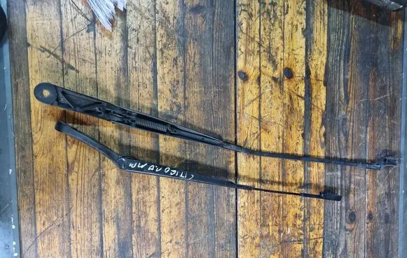 Skoda Citigo Front wiper blade arm ZH6HU S1955409B