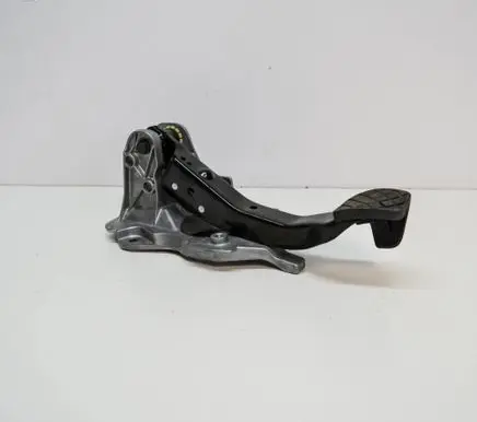Volkswagen Jetta VI Brake pedal