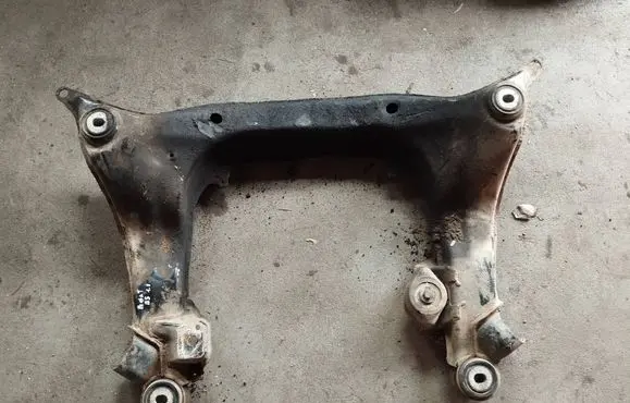Volkswagen PASSAT B5 Front subframe