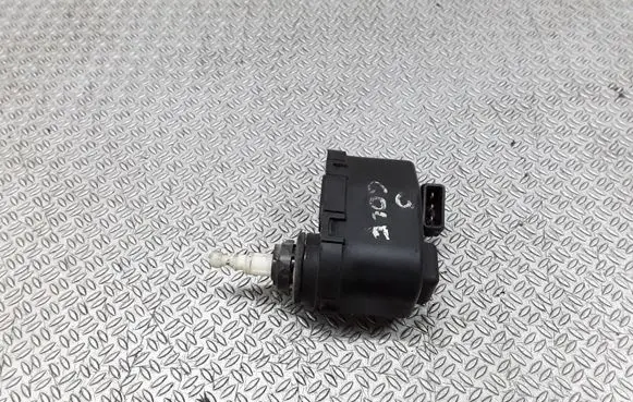 Volkswagen Golf III Headlight level adjustment motor 1H0941295 00437547
