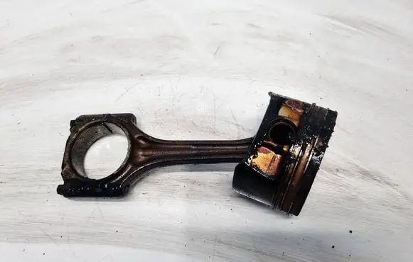 Audi A6 S6 C6 4F Piston with connecting rod 