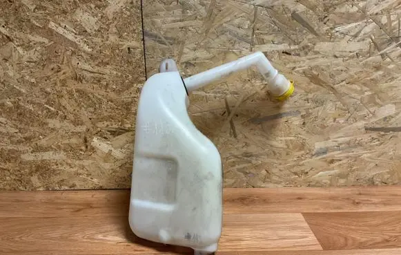 Renault Megane III Windshield washer fluid reservoir/tank 289100014R 89100033