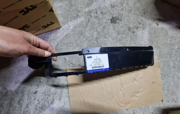 Ford Mondeo MK V Headlight/headlamp mounting bracket DS7317E857BD