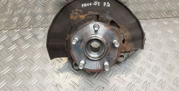 Toyota Prius (NHW20) Front wheel hub