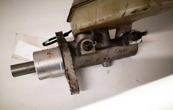 Mazda 3 I Master brake cylinder 