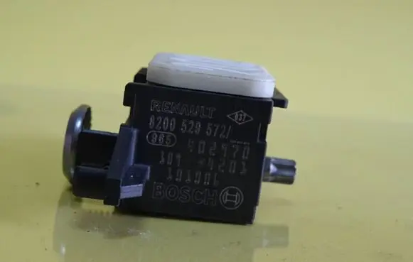 Renault Clio II Airbag deployment crash/impact sensor 8200529572