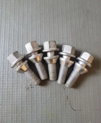 Volvo V90 Cross Country Nuts/bolts 