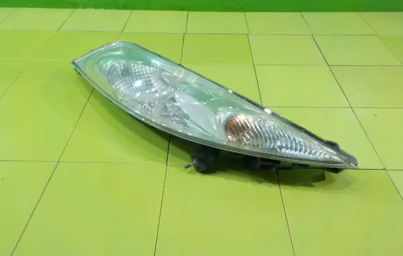 Nissan Juke I F15 Headlight/headlamp PRZOD