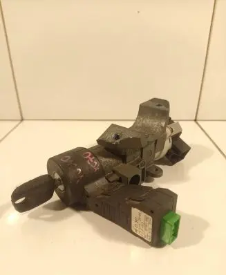 Volvo XC70 Ignition lock 8626324 16184