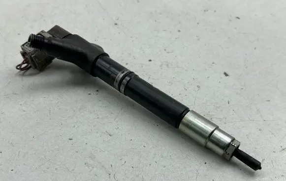 Toyota Verso Fuel injector 236700R100