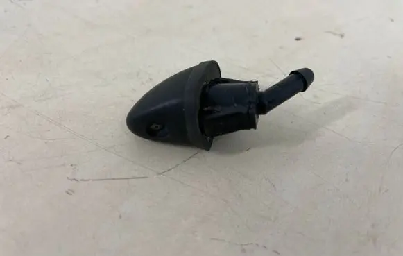 KIA Sorento Rear window washer spray nozzle ECC51KF1
