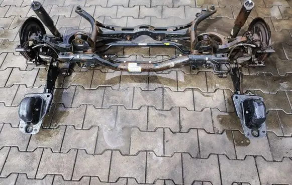 Volkswagen Touran I Rear axle beam 