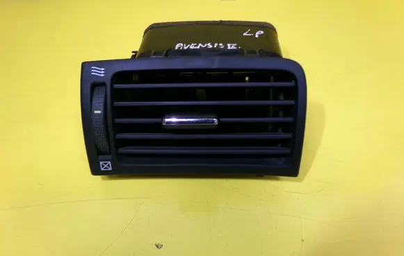 Toyota Avensis T250 Dashboard side air vent grill/cover trim 