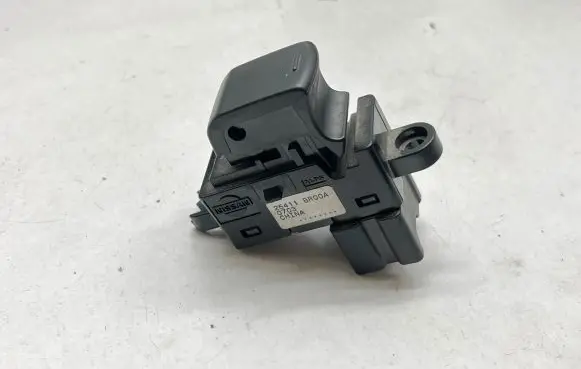 Nissan Qashqai Electric window control switch 25411BR00A 0703