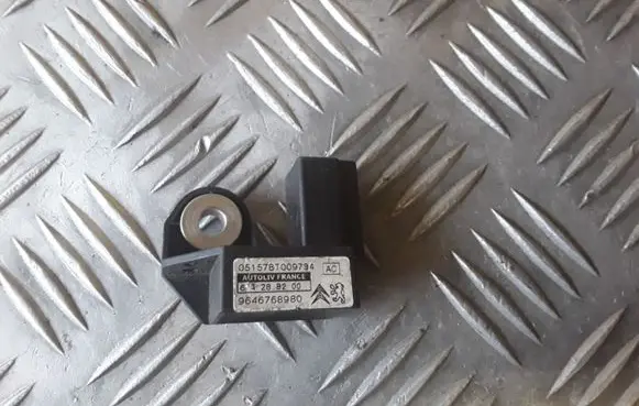 Citroen C4 I Airbag deployment crash/impact sensor 604288200 9646768980