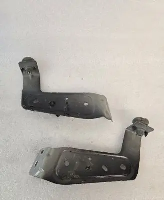 Volvo XC90 Fender mounting bracket