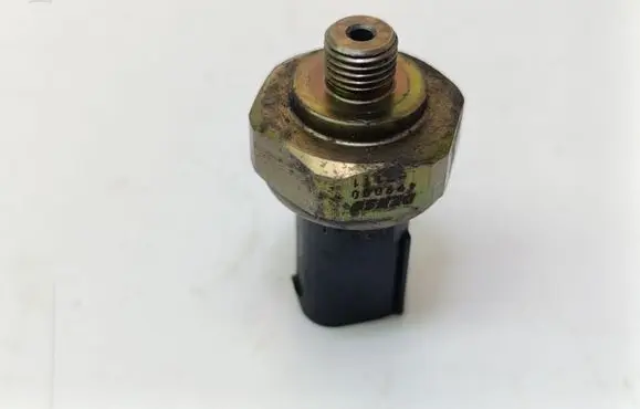 BMW 5 E39 Air conditioning (A/C) pressure sensor 8370623
