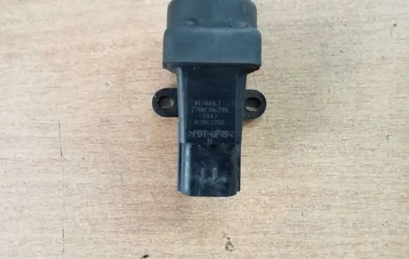 Renault Trafic II (X83) Fuel cut-off switch 7700306391